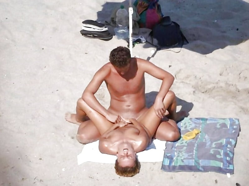 Bondages slut suck cock on beach