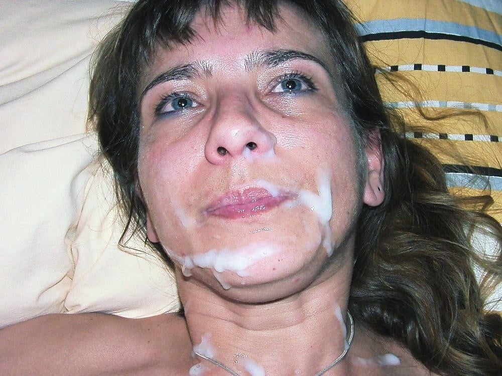 Белокурая мамаша со спермой на лице - порно фото
