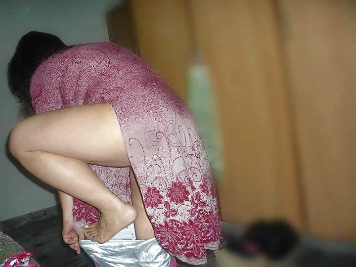 Desi Thighs - Desi Indian Leggings Thighs And Panty Line Pics XhamsterSexiezPix Web Porn