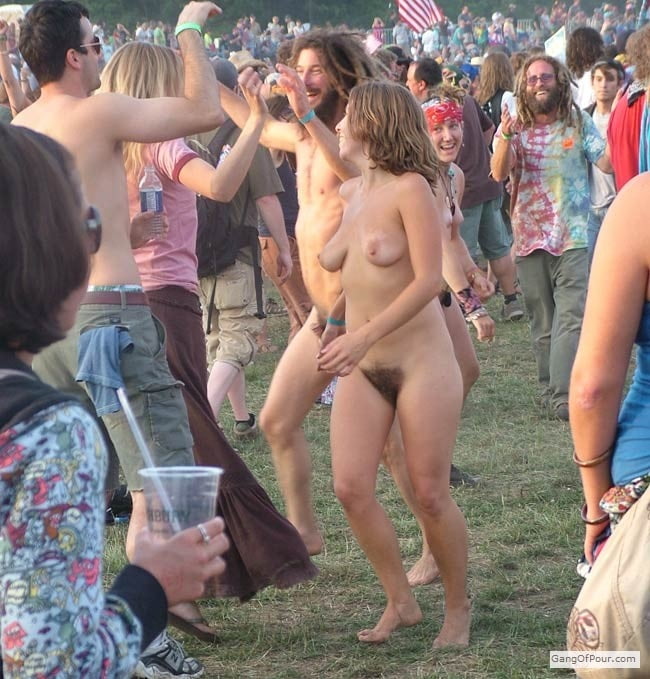 Групповое порно на фестивале хиппи