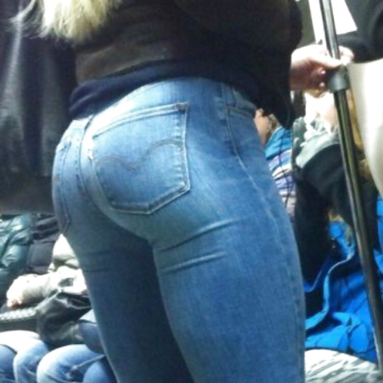 Большая попка в джинсах 