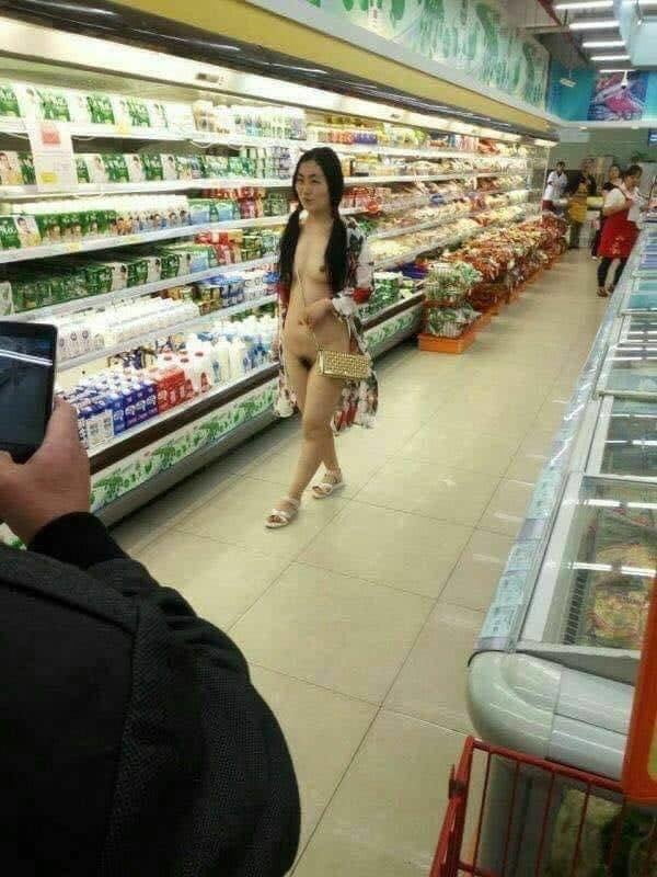Women shopping naked at the mall photos