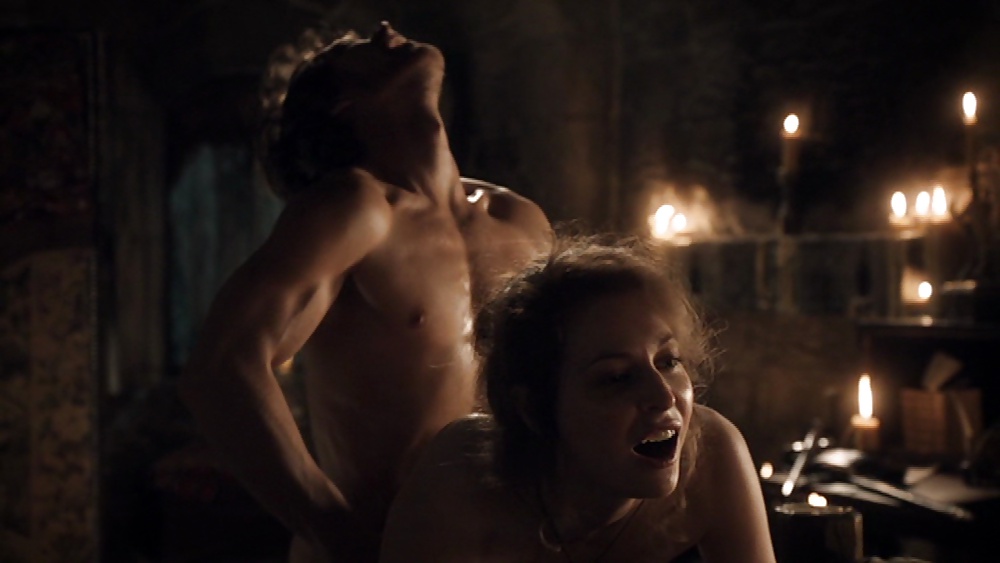 Emilia Clarke And Kit Harington Sex Scene.