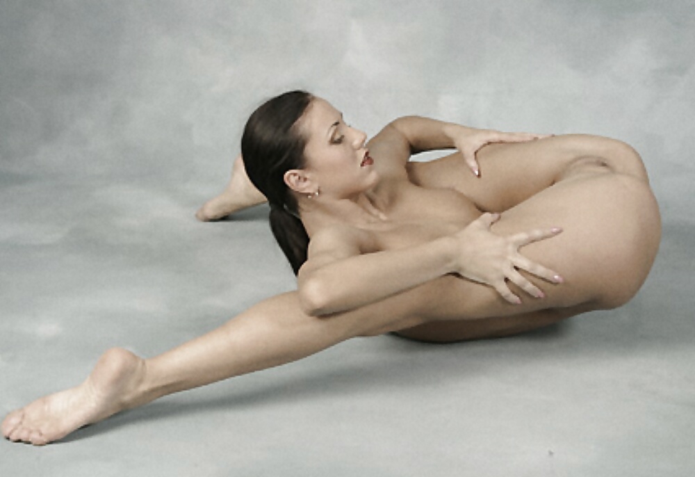 Голая сексуальная балерина