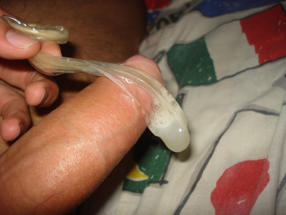 Бритоголовый тип в презервативе оторвал мокрую пизденку взрослой грудастой сексвайф