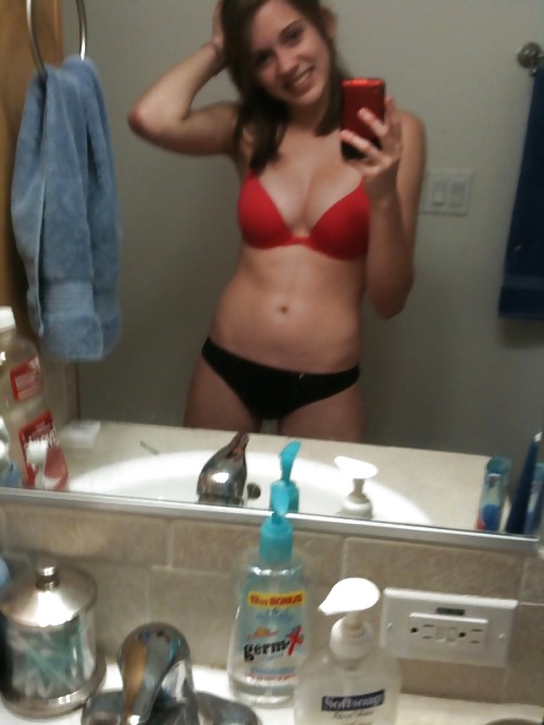 Teen cutie with trimmed pubes porn pictures