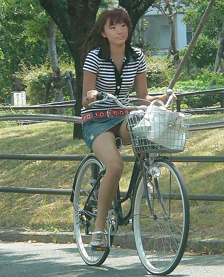 Japanese Girl Upskirts 04 porn pictures
