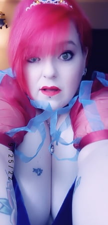 raven plays dress up         