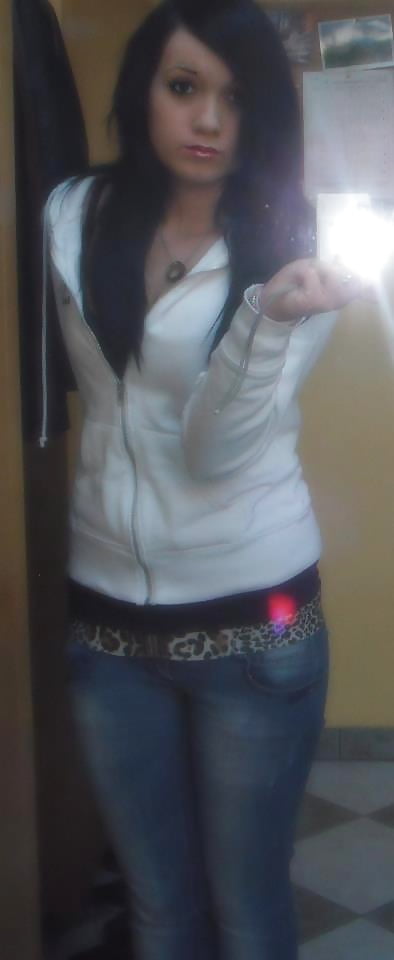 Little slut needs dirty comments porn pictures