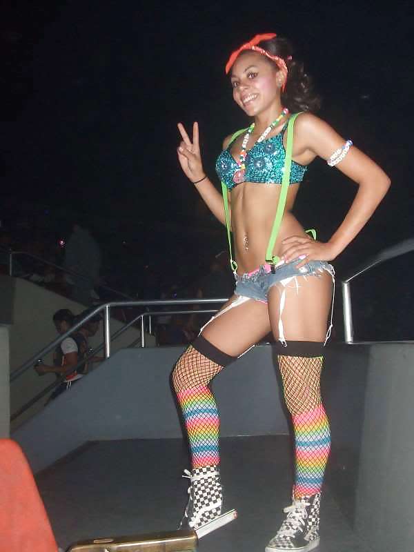 Sexy Raver Sluts porn pictures