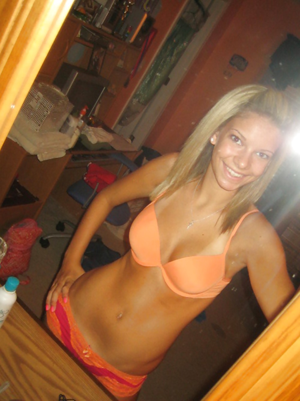 Pretty Amateur Allie porn pictures