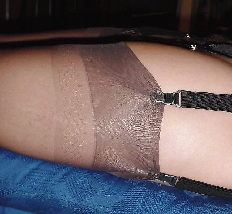 Stocking & Girdle porn pictures