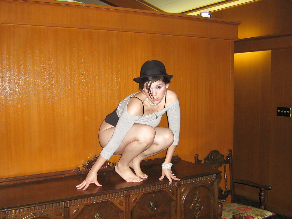 MELANIE STRIPPED porn pictures