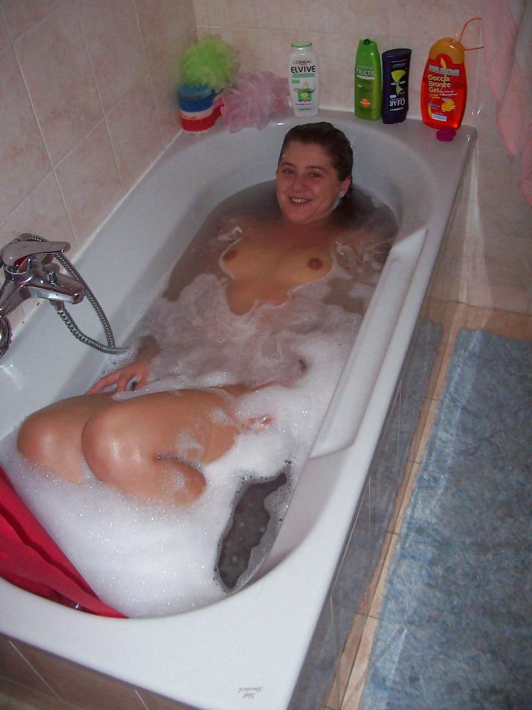 Romanian girl in the shower after a good fuck porn pictures