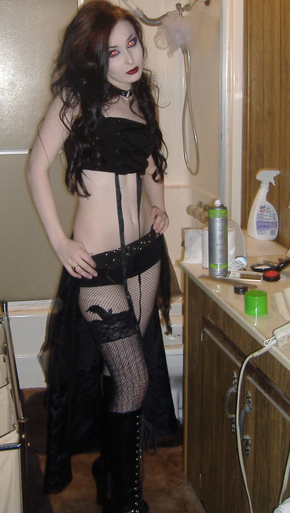 Goth Cunts in Pantyhose - 28 Photos 