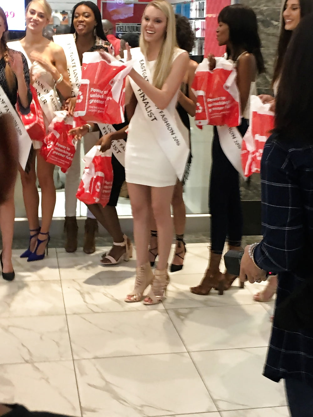 Teen models at the mall porn pictures