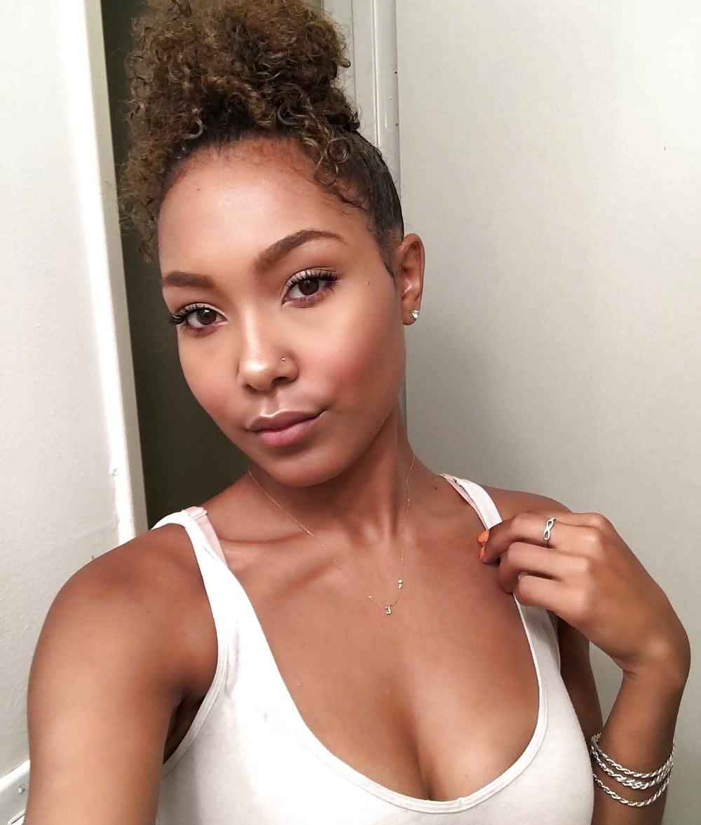 Half black. Parker MCKENNA Posey. Паркер МАККЕННА пози Инстаграм. Half Black half White. Parker MCKENNA Posey snapchat.