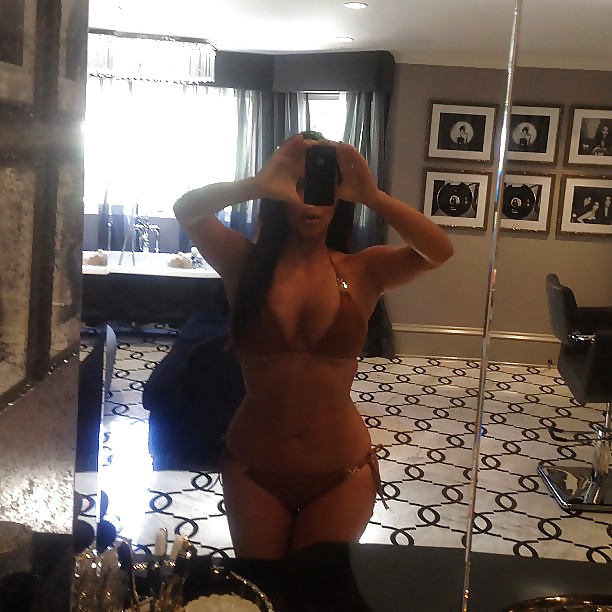 Kim kardashian naked boobs-4319