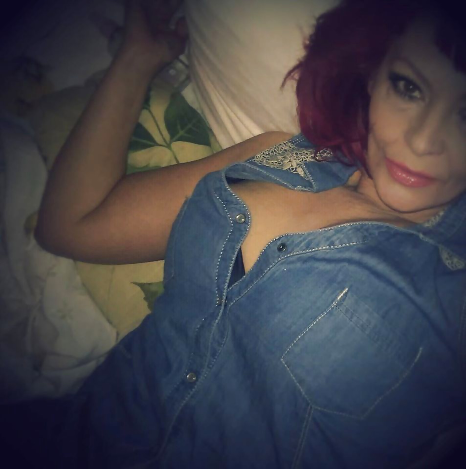 Greek FB slut Mairi Got porn pictures