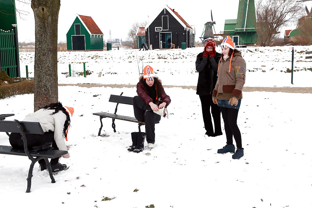 Julia,Elisa,Britt & Gylve on the Dutch Ice. porn pictures