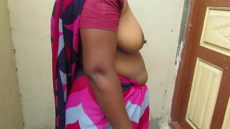 tamil aunty standing to show her boobs very hot         