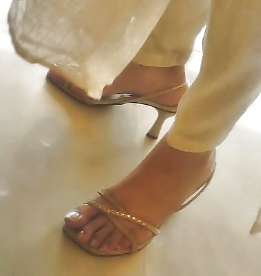 PAKISTANI INDIAN DESI FEET FOOT FETISH porn pictures