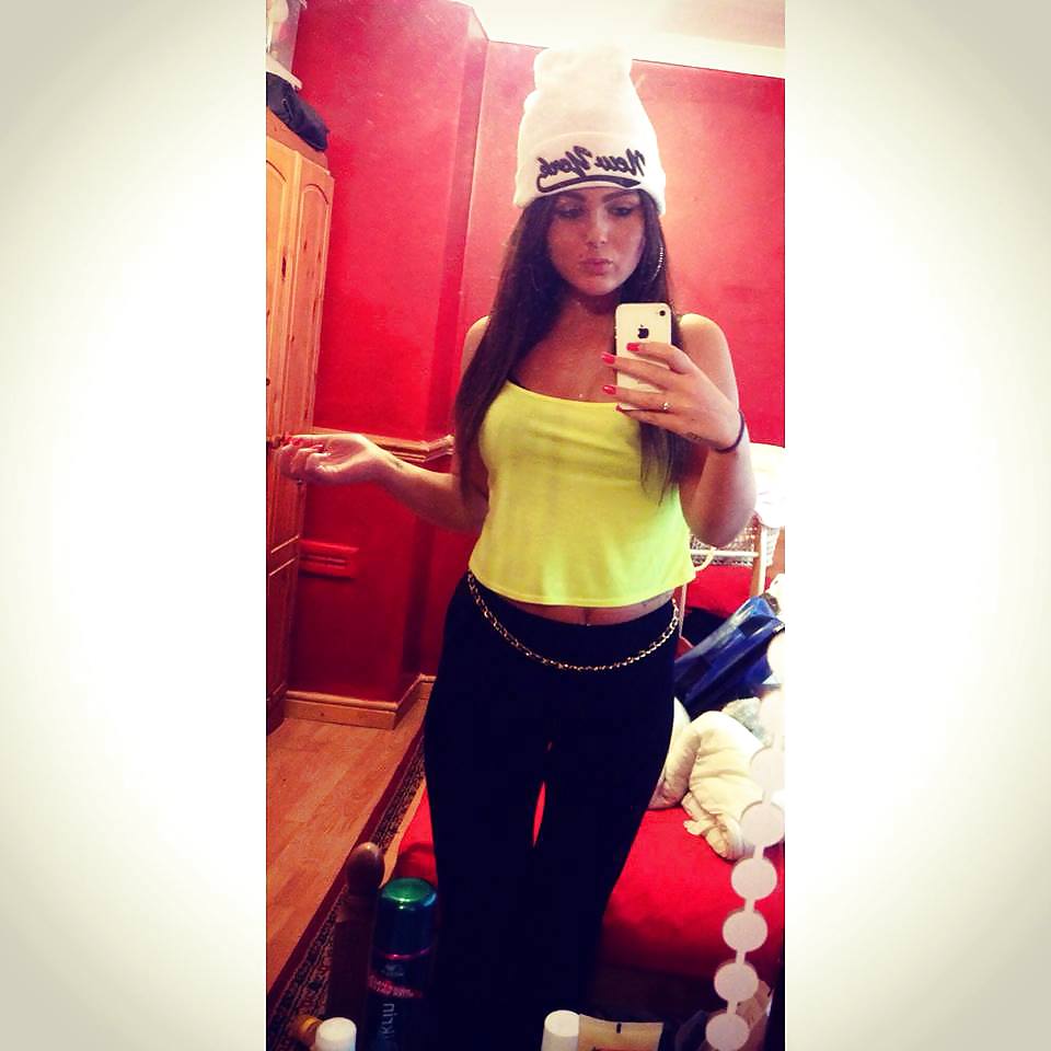 Dumb Bimbo Facebook Slut porn pictures