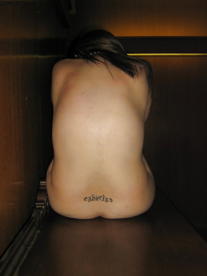 Amateur PYT Striptease porn pictures