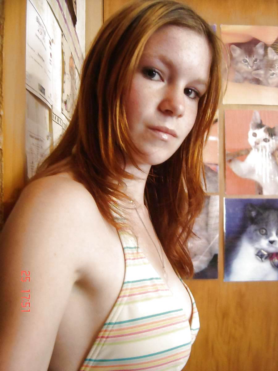 Redhead Happy to Spread Her Holes porn pictures