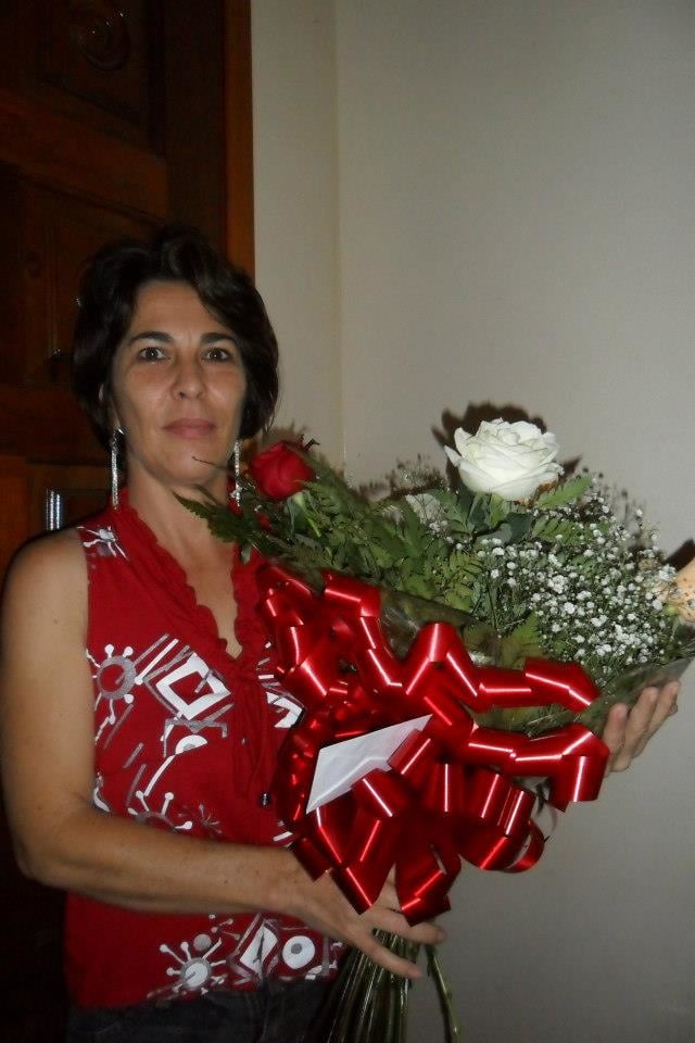 MILF Marcia recebe flores e convite pra bukkake - 12 Photos 