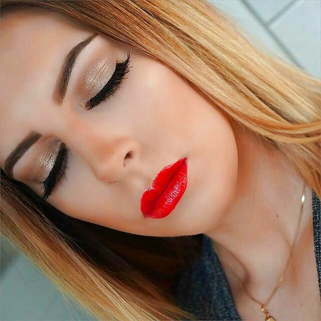 Vivid Red Lips... - 47 Photos 