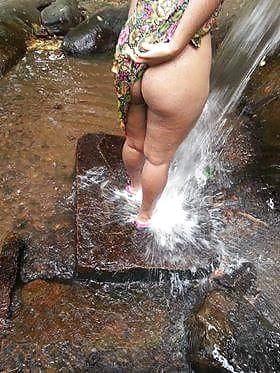 Sri Lankan Lady Showering out side porn pictures