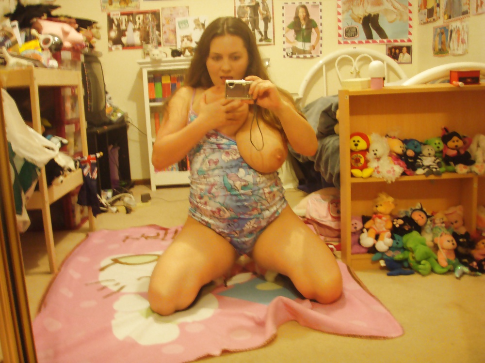 chubby girl posing porn pictures