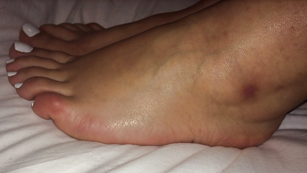 Konstantina's sexy (size 39) feet porn pictures