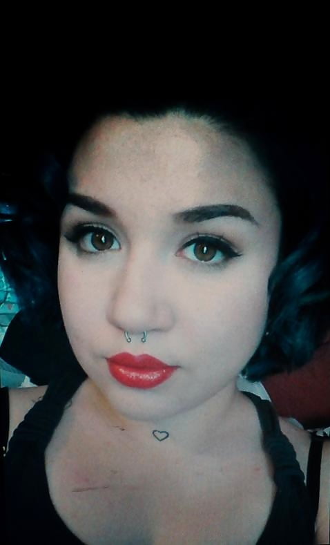 Stupid slut Hannah porn pictures