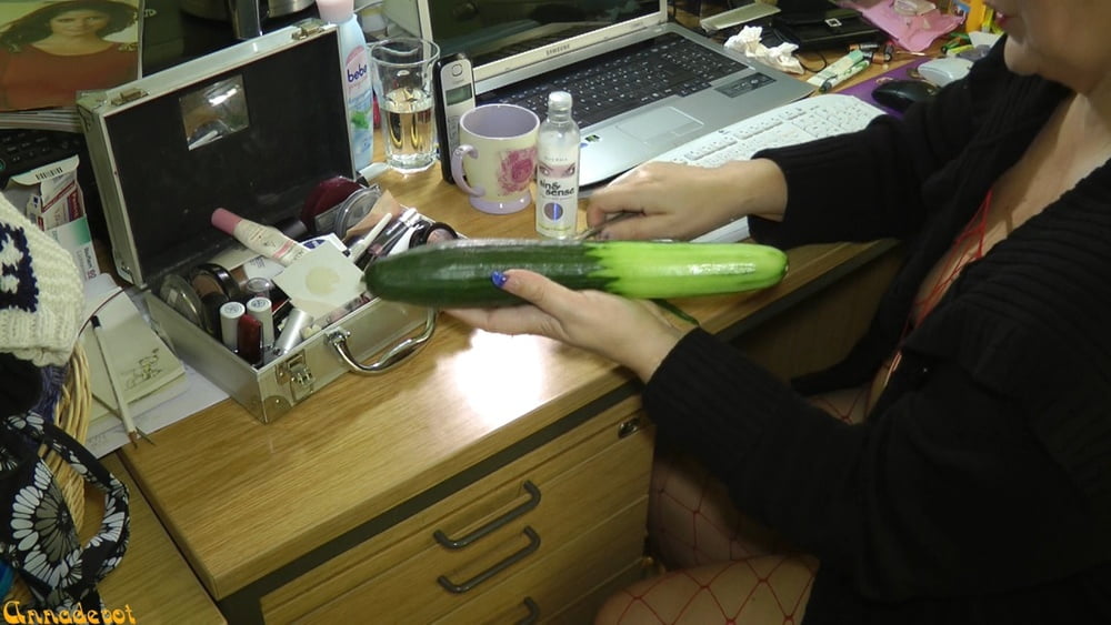Annadevot - The CUCUMBER as anal spare? - 16 Pics 