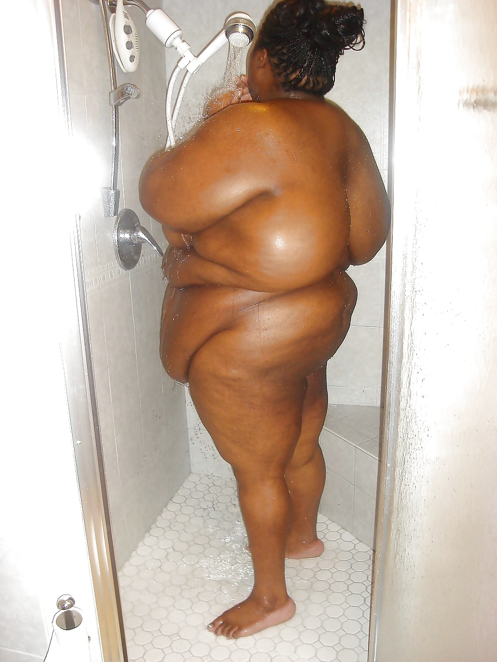 Gorgeous SSBBW shower porn pictures