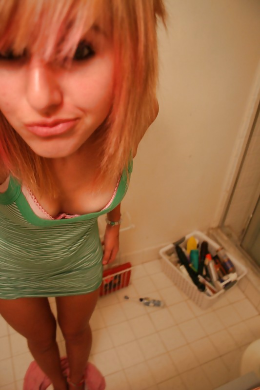 Hot Amateur Emo Girl porn pictures