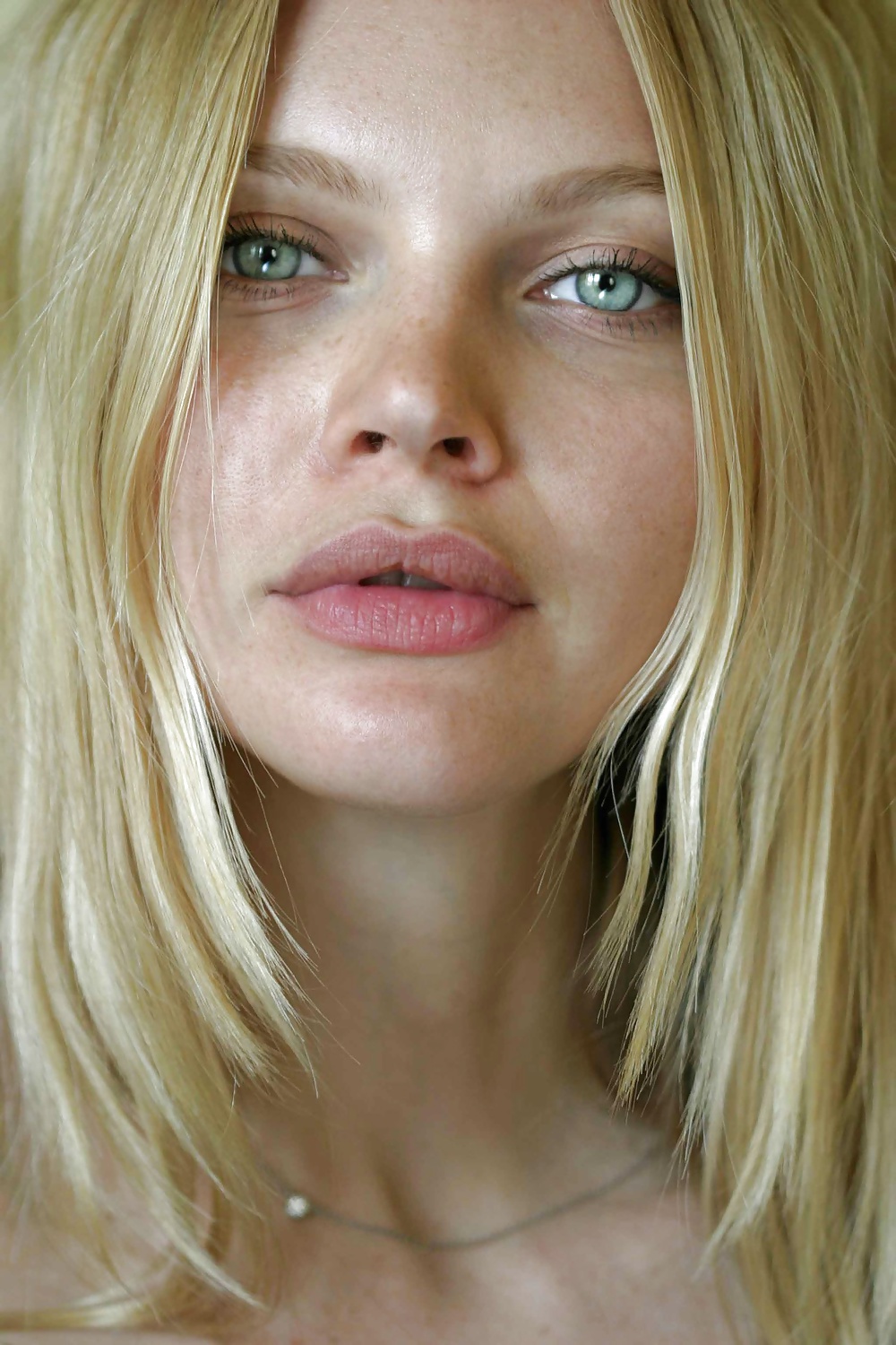 Woman with Dick Sucking Lips porn pictures