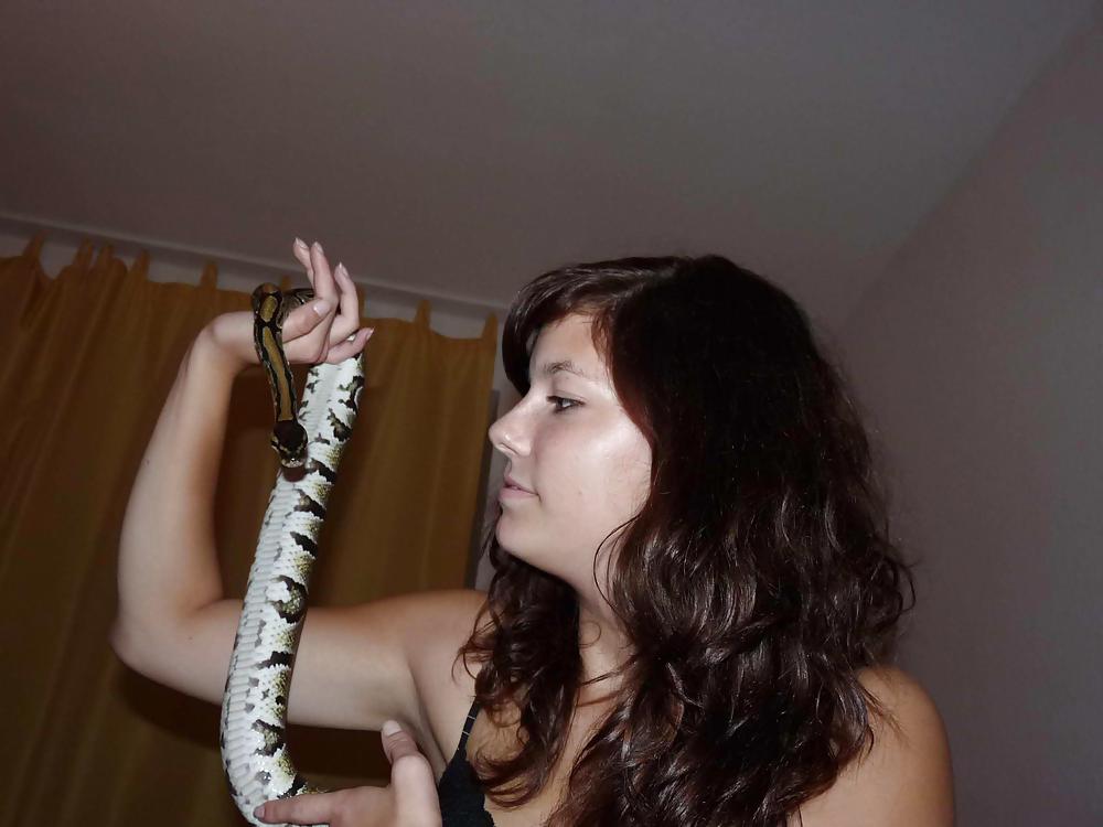 SNAKE BEAUTY porn pictures