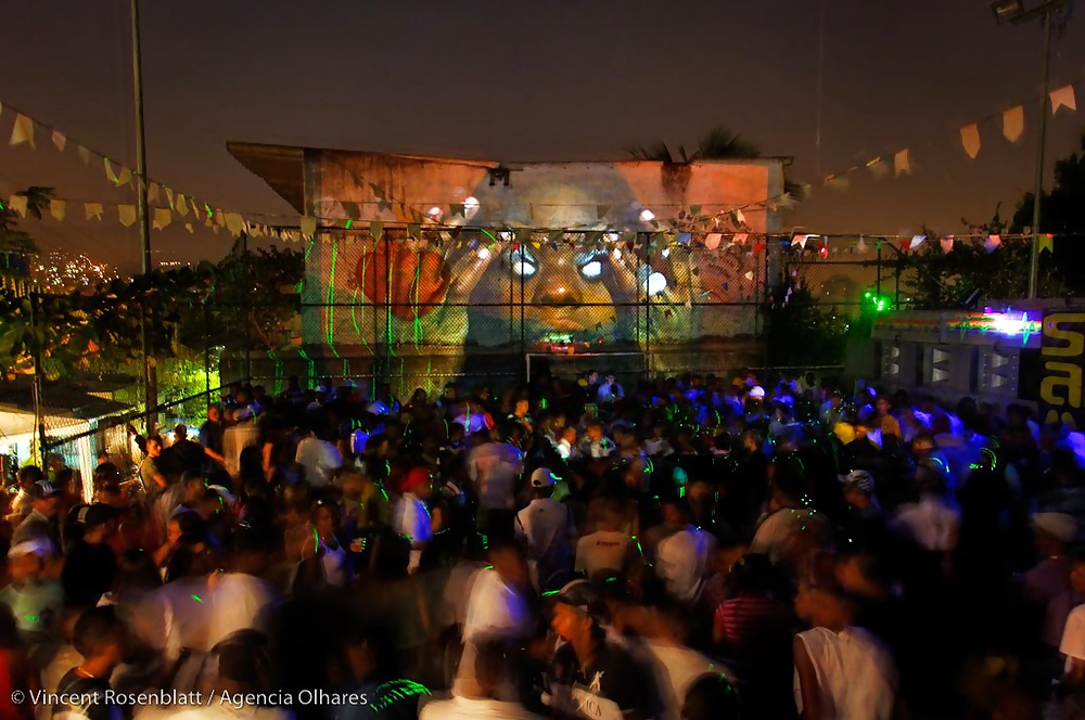 Baile Funk na favela - Rio de Janeiro porn pictures