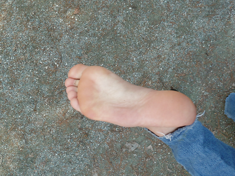 outdoor feet porn pictures