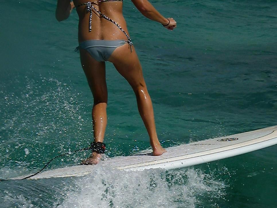 Surfer Girl Ass porn pictures