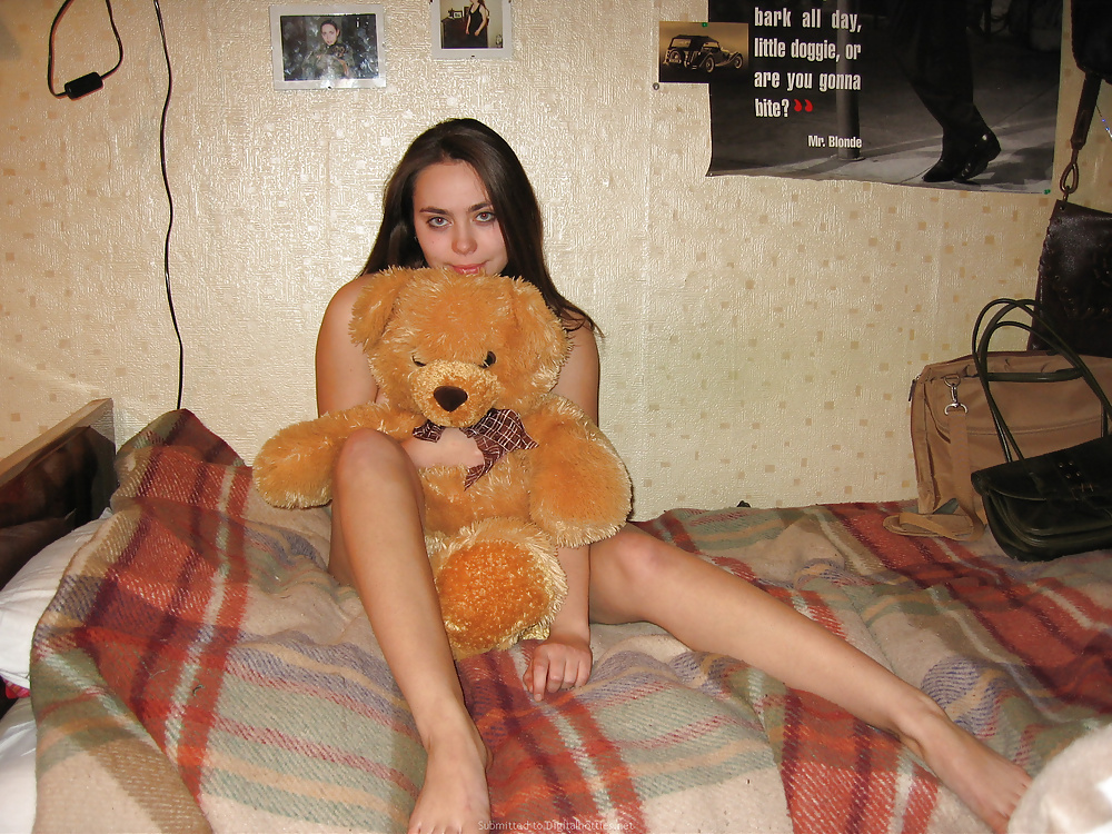 Brunette Teen 12 porn pictures