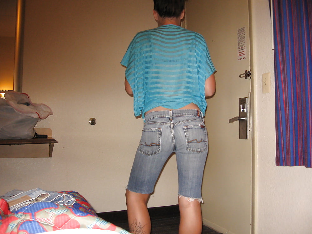 A nice ass in tight jeans porn pictures