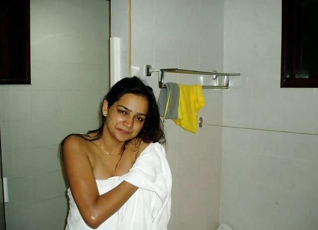 Indian Ritika on Honeymoon porn pictures