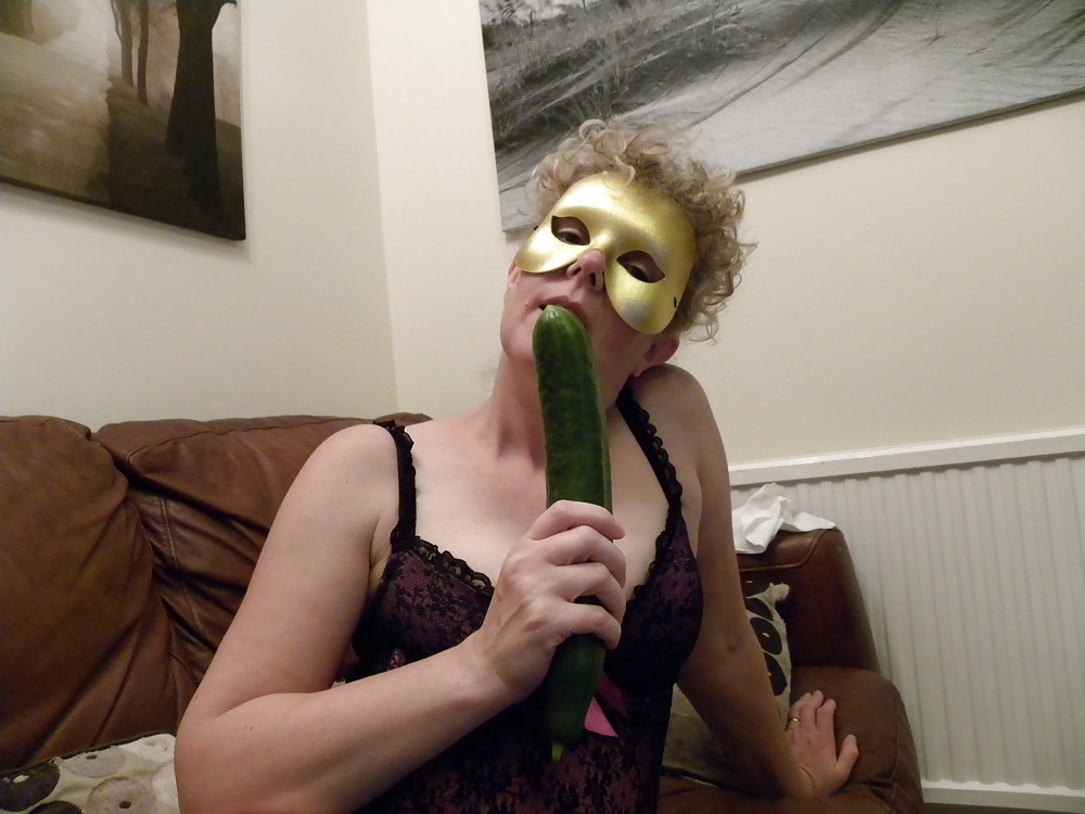 Fun with a cucumber porn pictures