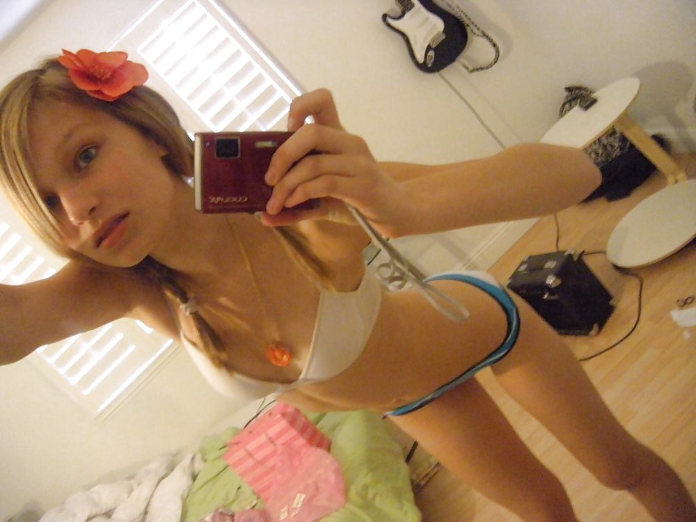 Teen Selfshot 2 porn pictures