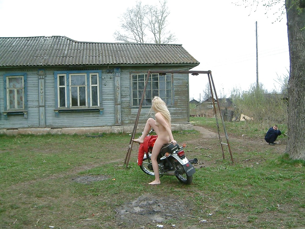 ANNA NAKED WITH MOTORBIKE porn pictures