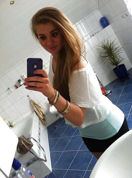 Sexy Nachbarin porn pictures